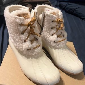 Sperry saltwater cozy off white duck boots size women’s USA 9